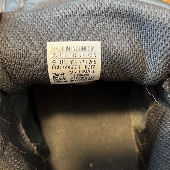 Yeezy power phase size mens US 9. GUC. With box. - Picture 6 of 6